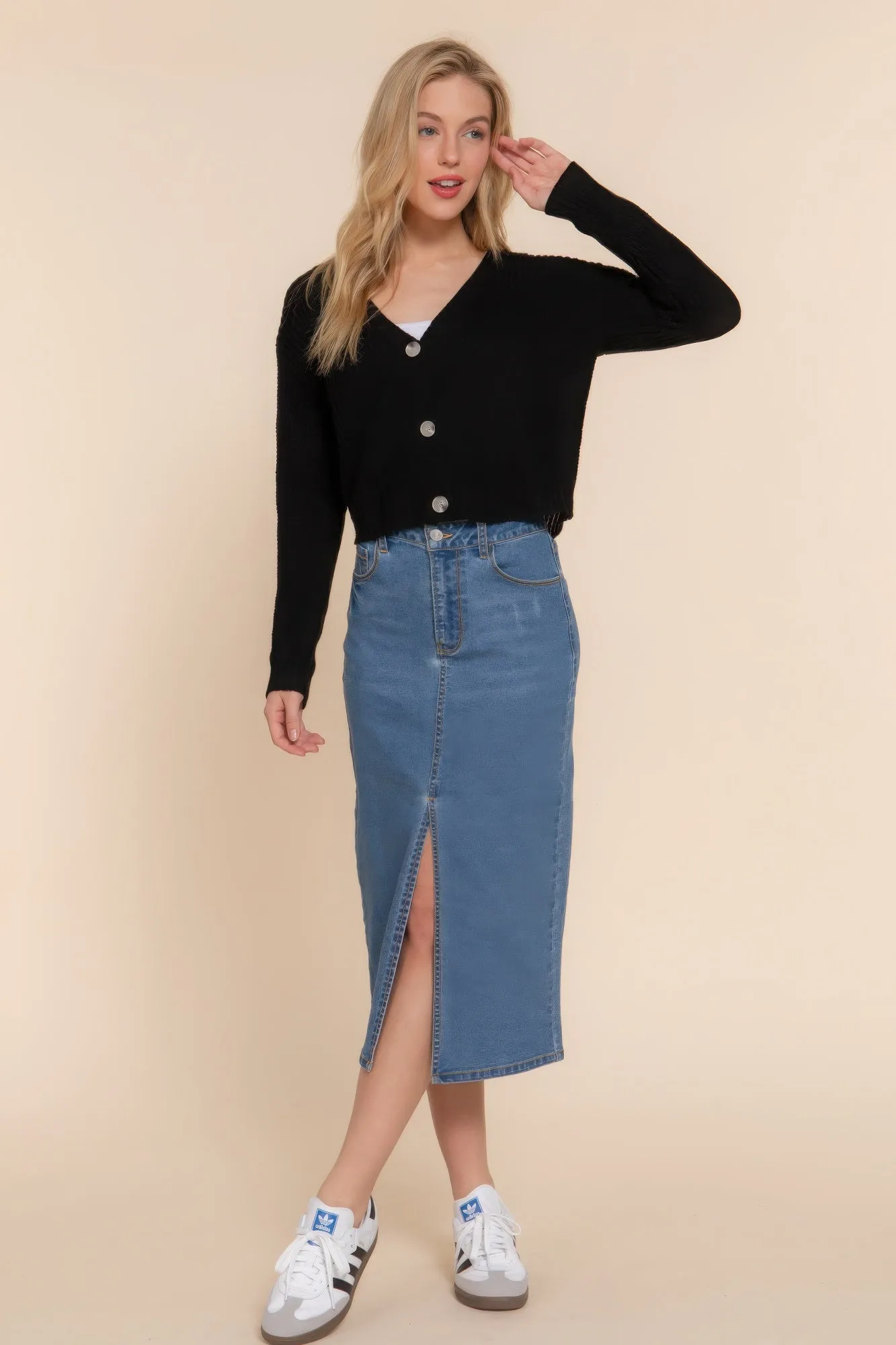 All above the waiste crop cardigan