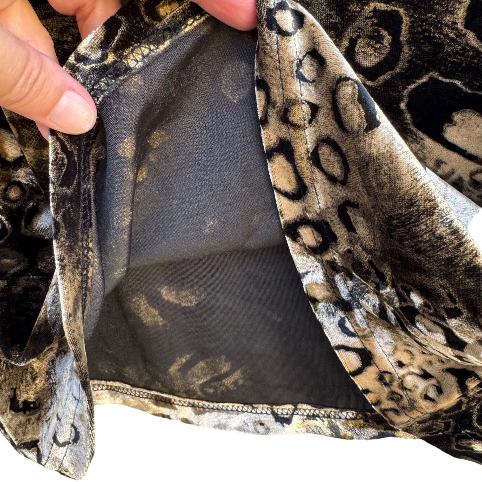 Artex Fashions Womens Leopard Animal Print Sleeveless Velour Top Blouse - Medium