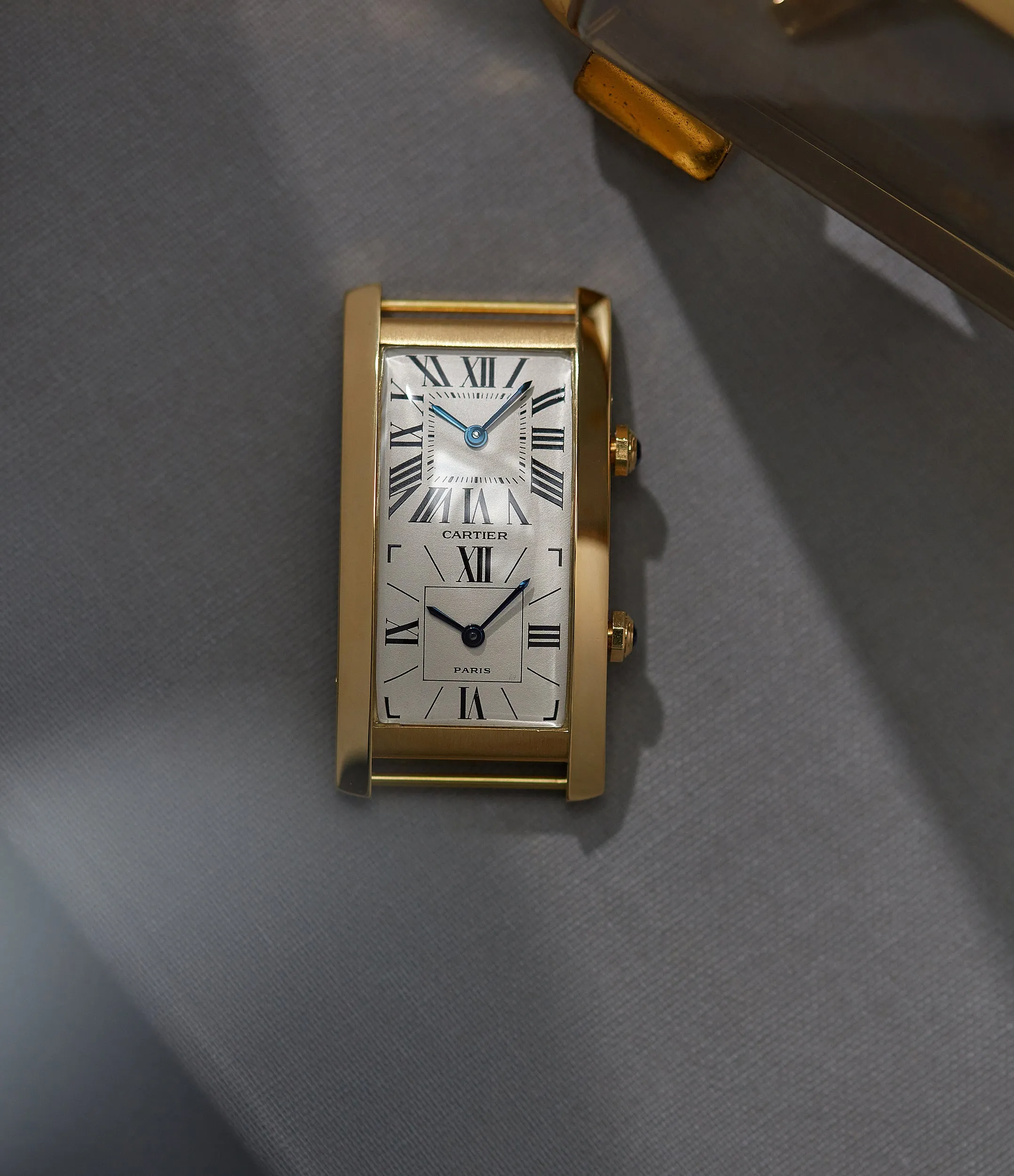 Tank Cintrée | Dual-Time | Yellow Gold