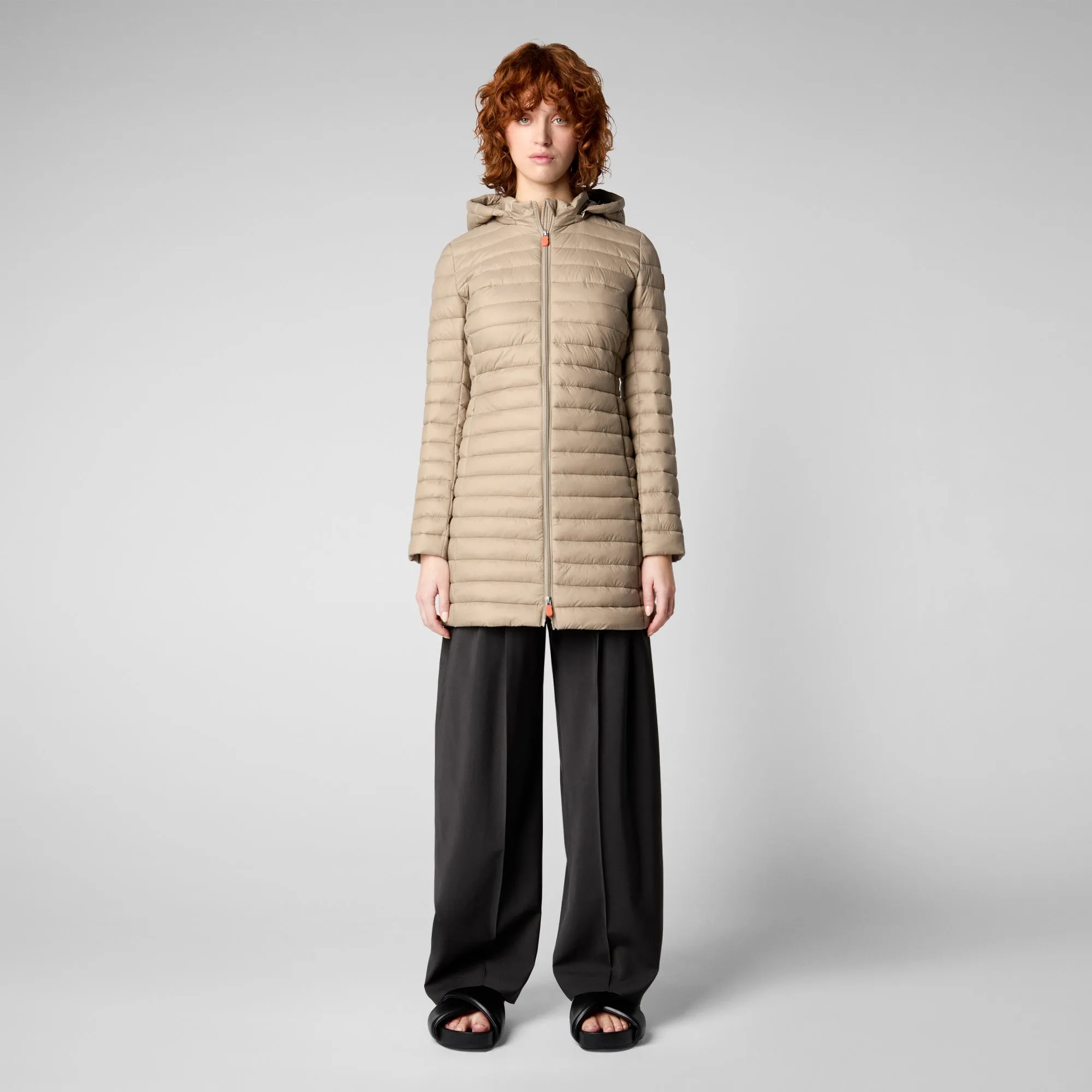 Woman's animal free puffer Bryanna in dune beige