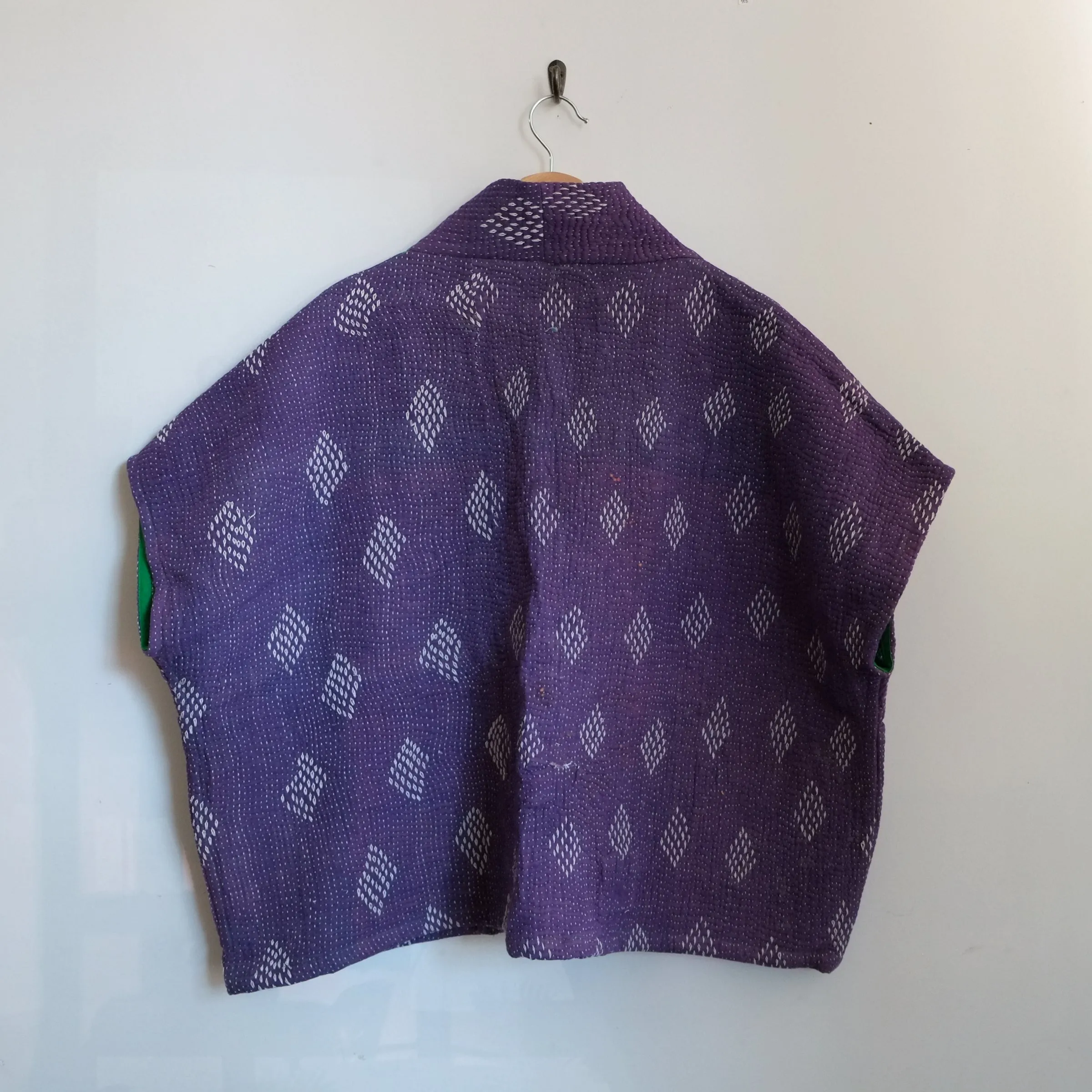 XL Purple with White Diamonds SS068