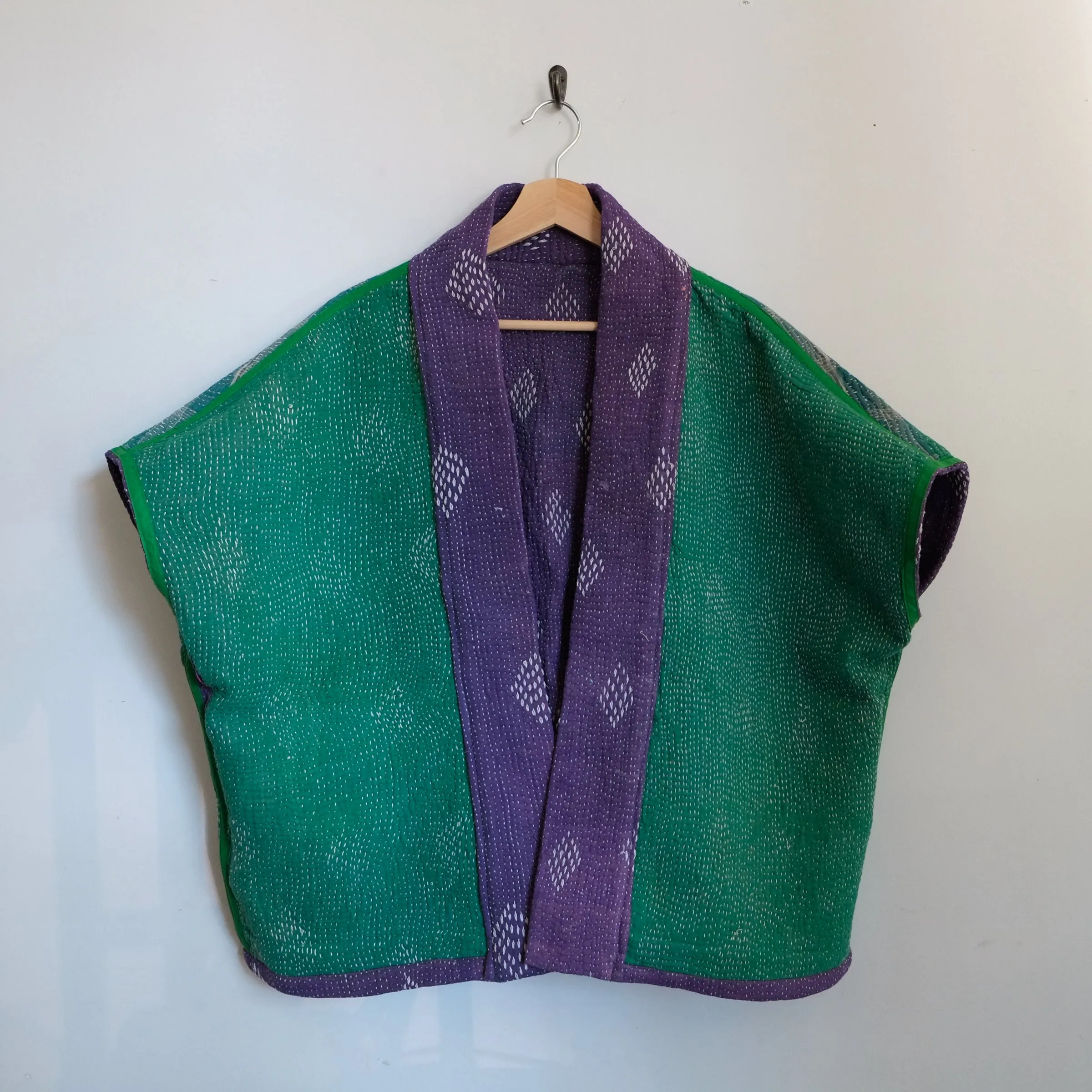 XL Purple with White Diamonds SS068